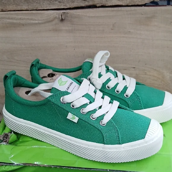 NIB Cariuma OCA Low Green Canvas Womens 7 - Picture 3 of 9